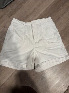 Gloria Vanderbilt White Cotton Bermuda Shorts with Cuffed Hem